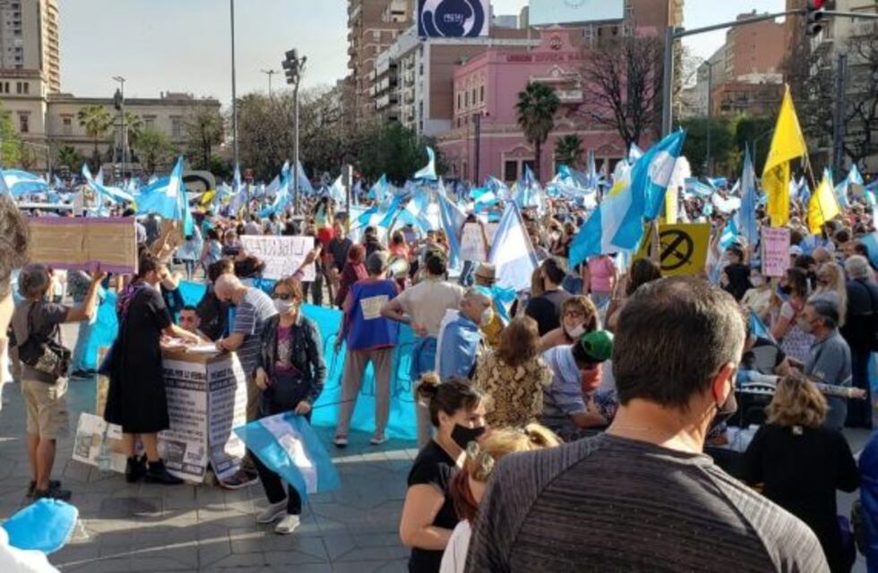 Asistieron al banderazo del 12O y ahora buscan hisoparse gratis en la Terminal