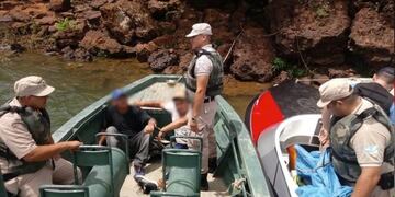 Persecución en medio del río dejó dos detenidos y un importante cargamento de marihuana\u002E