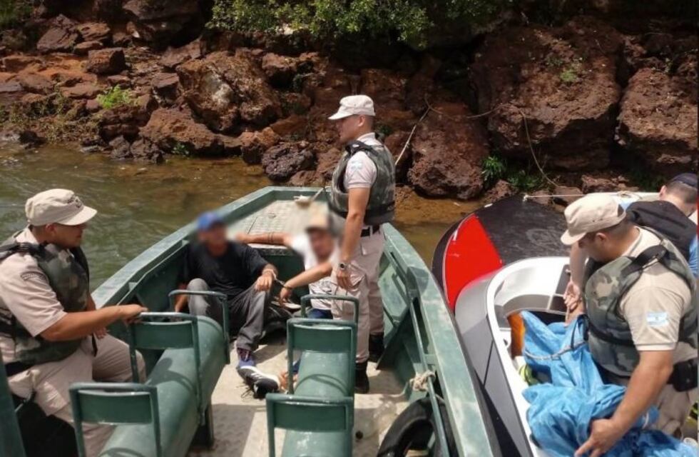 Interceptaron una lancha con 300 kilos de marihuana, dos narcos detenidos