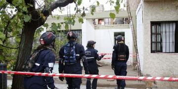 Producto de la onda expansiva, sufrieron lesiones el matrimonio y la pequeu00f1a, quien fue derivada de urgencia al hospital Notti con quemaduras de tipo A y B. Su estado de salud era estable.