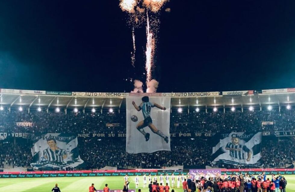 Chani lo hizo de nuevo: sorprendió a todos con la bandera de "D10S"