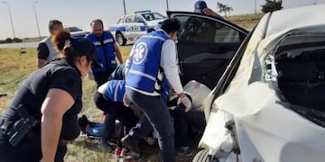Quedó varios metros adentro de la banquina\u002E Fotos: Gentileza\u002E