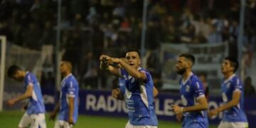 El Colo Cabrera, con pilcha de héroe para el triunfo del Celeste\u002E Y siempre figura\u002E