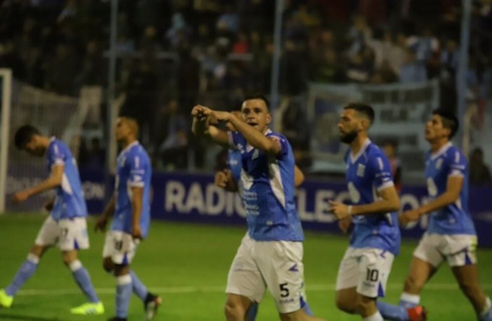 Estudiantes metió tres triunfos en fila y es escolta en Primera Nacional