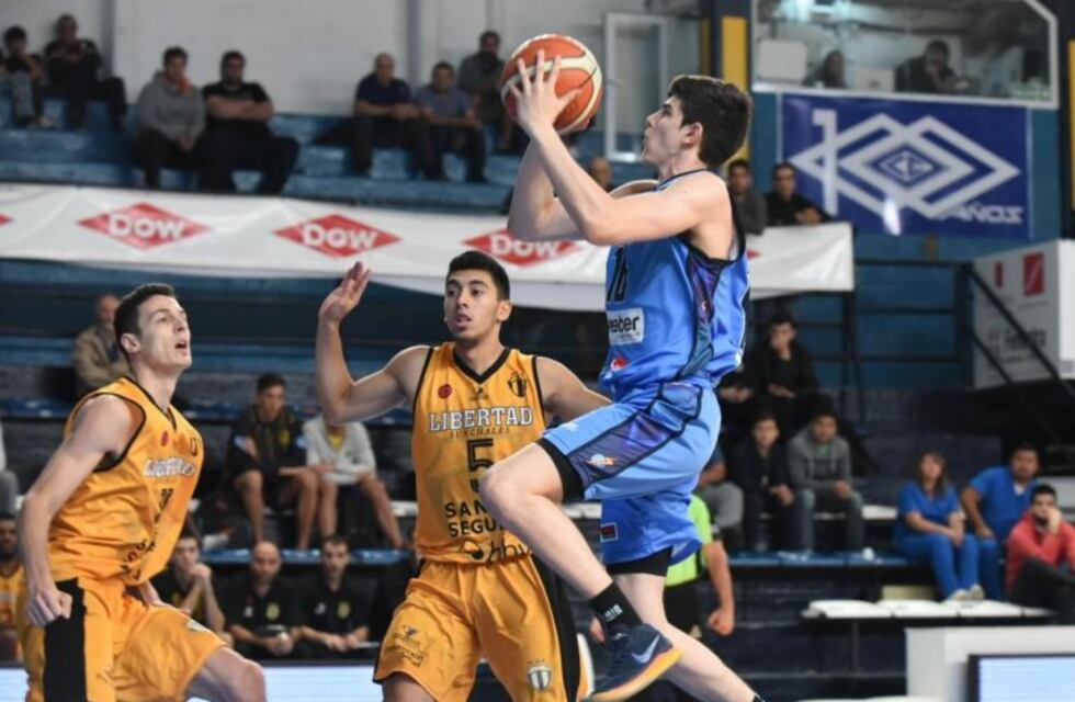 Bahía Basket despidió el año de local ganando