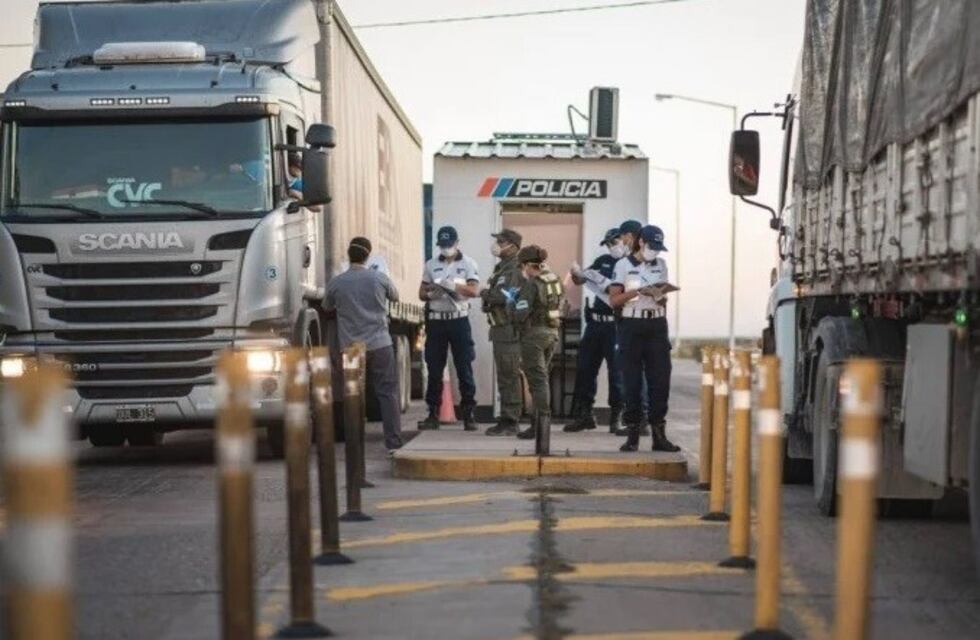 Cinco kilómetros de fila para cruzar el límite Mendoza-San Juan