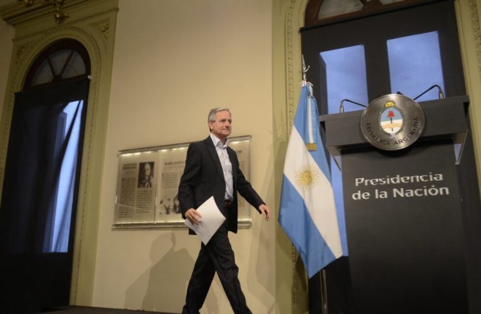 El Ejecutivo negocia con los estatales un bono de fin de año de $6000