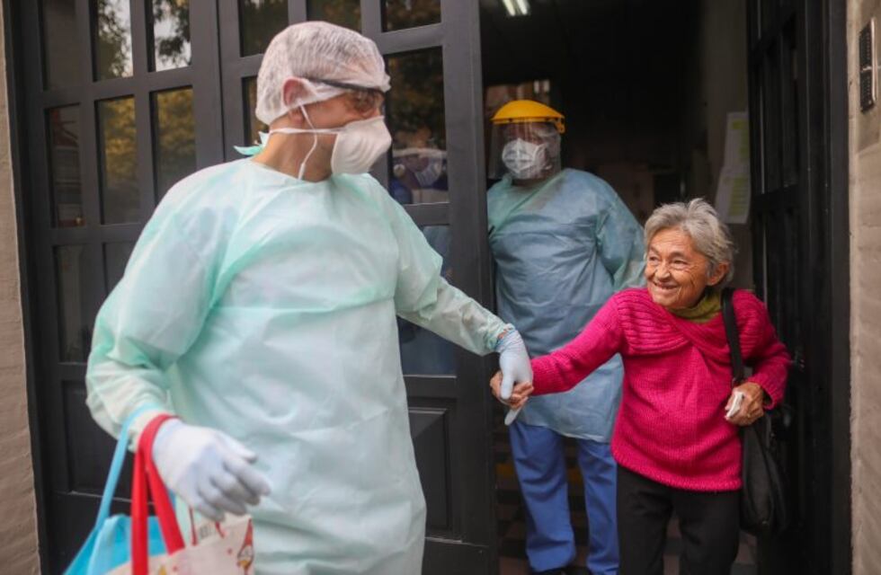 Coronavirus en un geriátrico de Flores: otros 35 adultos mayores dieron positivo y fueron internados