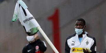 Moenchengladbach's Marcus Thuram carries the corner flag after the German Bundesliga soccer match between Eintracht Frankfurt and Borussia Moenchengladbach in Frankfurt, Germany, Saturday, March 16, 2020\u002E The German Bundesliga becomes the world's first major soccer league to resume after a two-month suspension because of the coronavirus pandemic\u002E (AP Photo/Michael Probst, Pool)