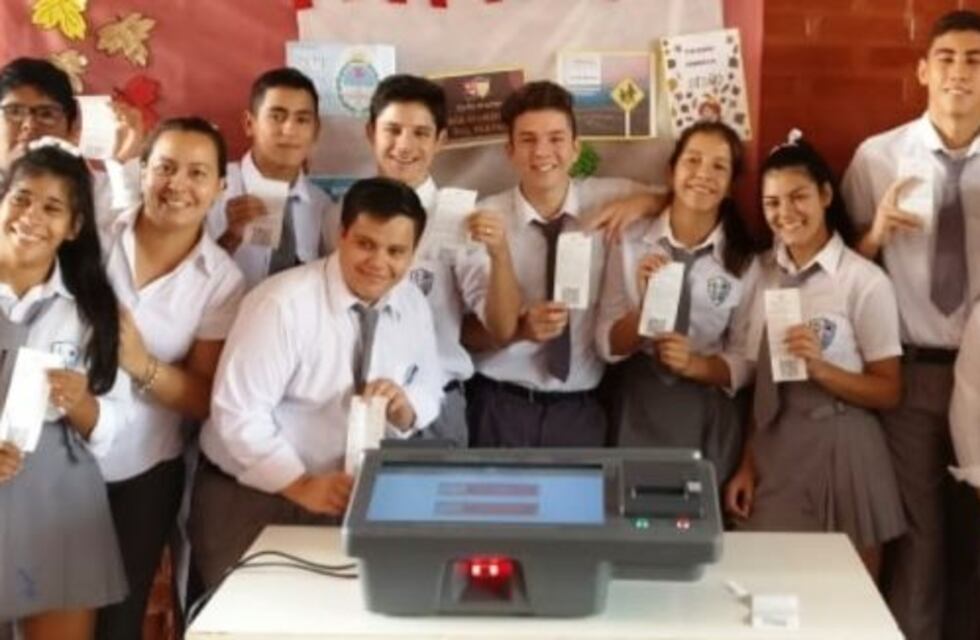 La foto de los candidatos en el VoCoMi en pantalla como prueba