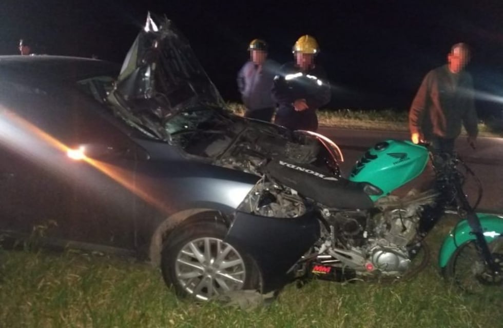 Un motociclista se encuentra grave tras chocar con un auto en el ingreso a Coronel Bogado
