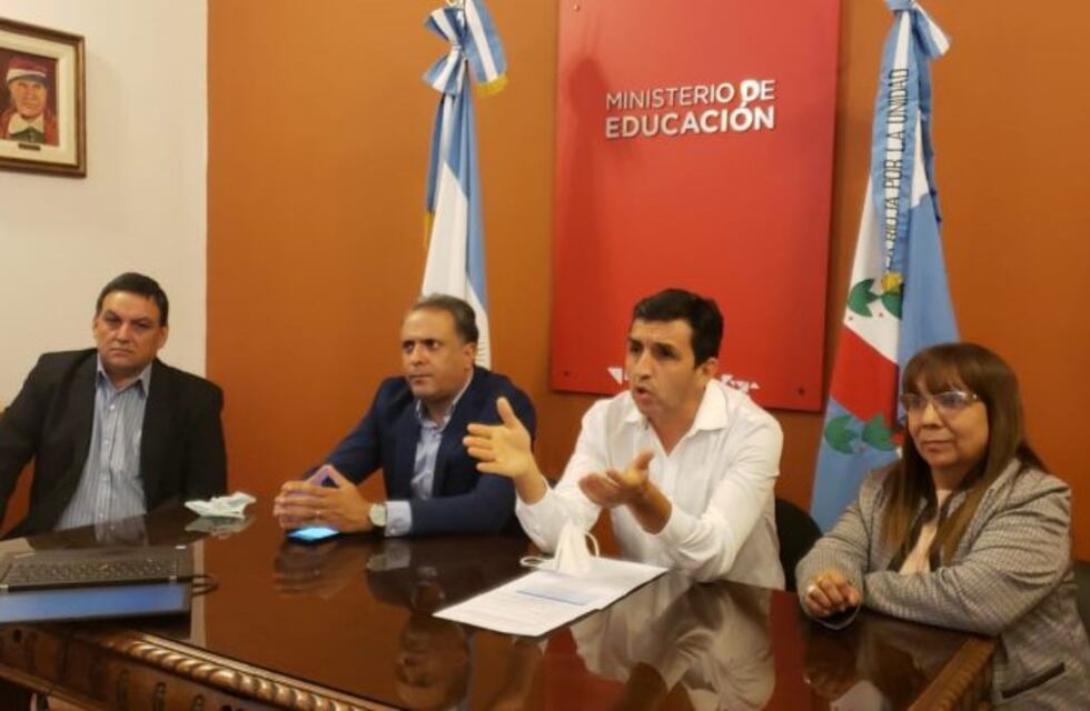 Educación firmó un convenio para capacitar docentes en plataformas virtuales