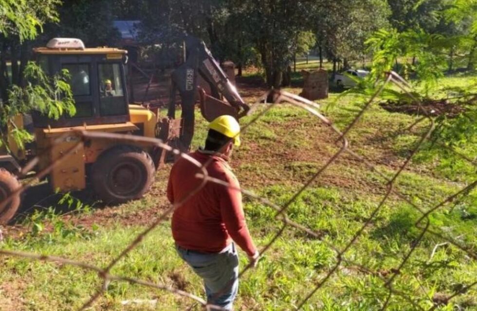 Tras la polémica comenzaron a instalar la antena telefónica en el barrio Koch