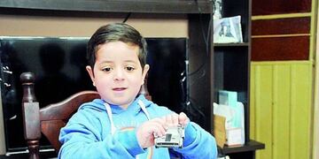 Lo hacen por él, Mateo quedó ciego en abril y sus papás lo quieren curar\u002E Foto: Martín Gómez