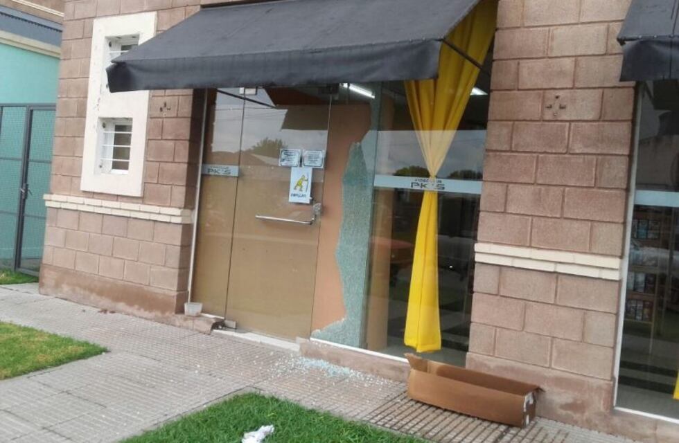 De no creer: robó, quedó filmado y volvió con su abuela a devolver todo