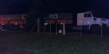 El transporte rompió el alambrado de un campo cuando el chofer se descompensó\u002E