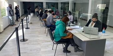 El Calafate: más de 500 vecinos se acercaron para recibir el Ingreso Familiar Extraordinario Municipal