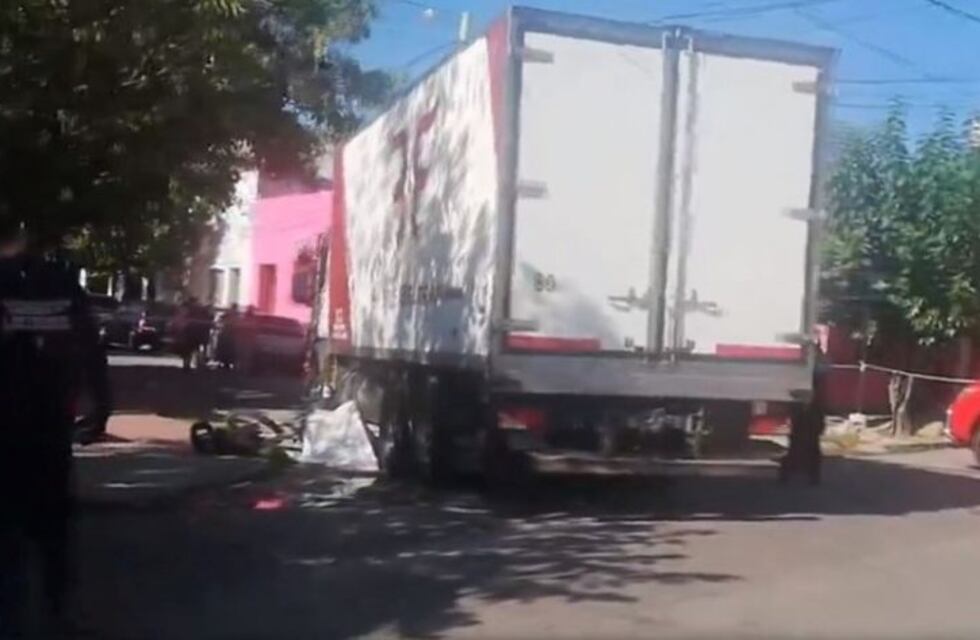 Motociclista murió tras ser aplastado por un camión
