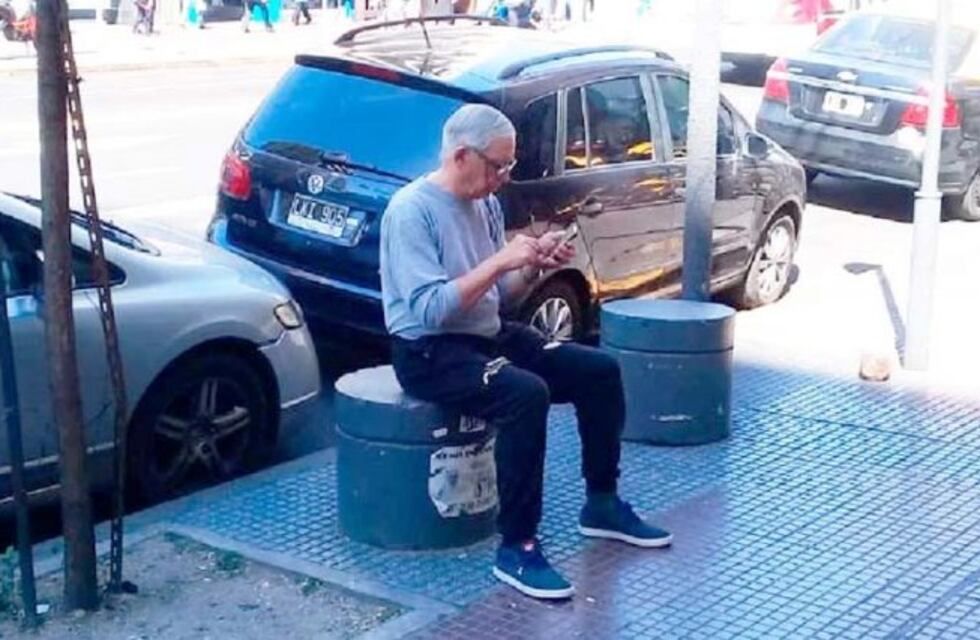 Baraldini, condenado a 25 años de prisión, fue fotografiado sin compañía en Buenos Aires