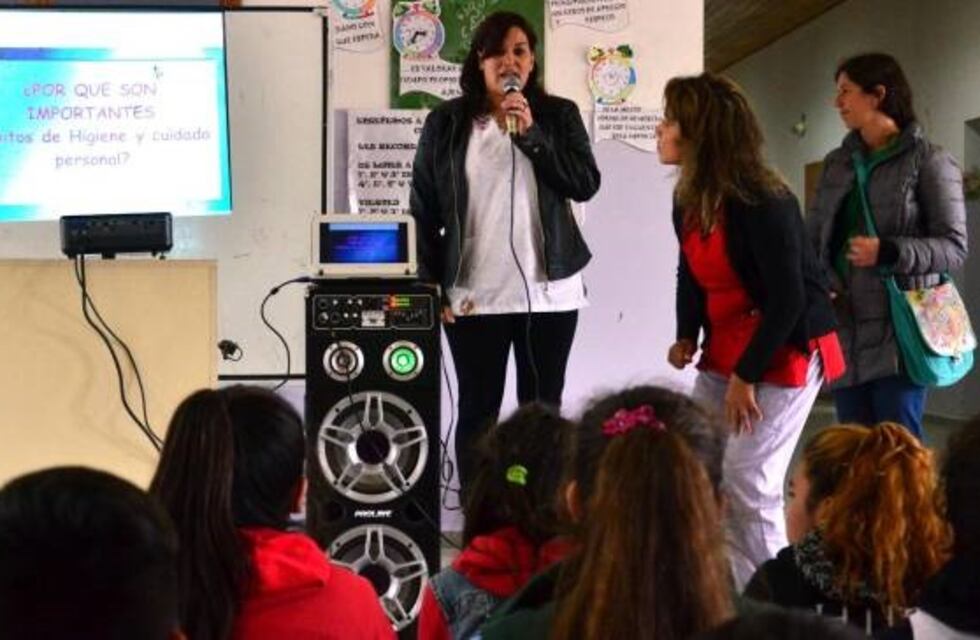 Realizan charlas de concientización en Viedma por los casos de sarna