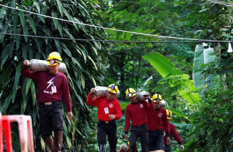 Los planes de evacuación para rescatar a los niños atrapados en una cueva de Tailandia