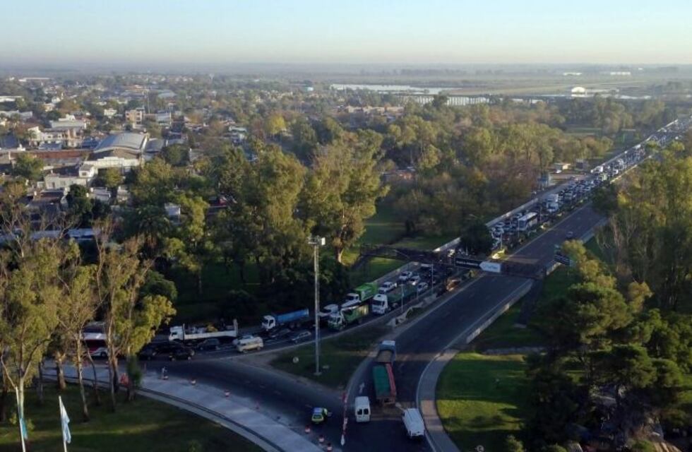 El miércoles movimientos sociales cortarán la subida de la Autopista La Plata - Buenos Aires