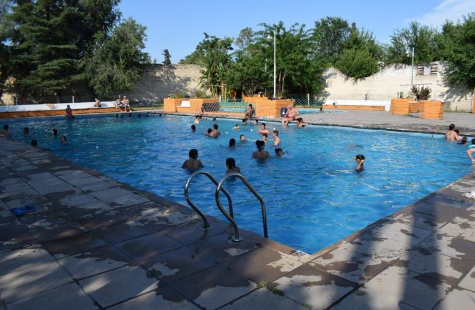 La familia del adolescente ahogado en una pileta pide explicaciones al club