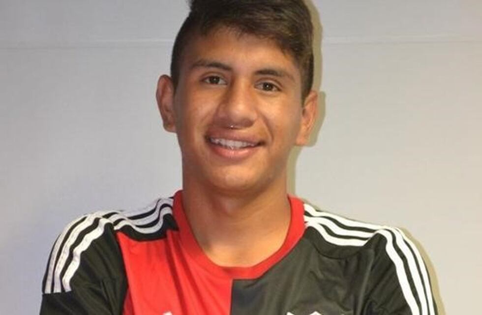 El juvenil Castro volvió a Newell's pero todavía puede emigrar