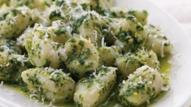 Ñoquis del 29 con una salsa súper económica para lucirte