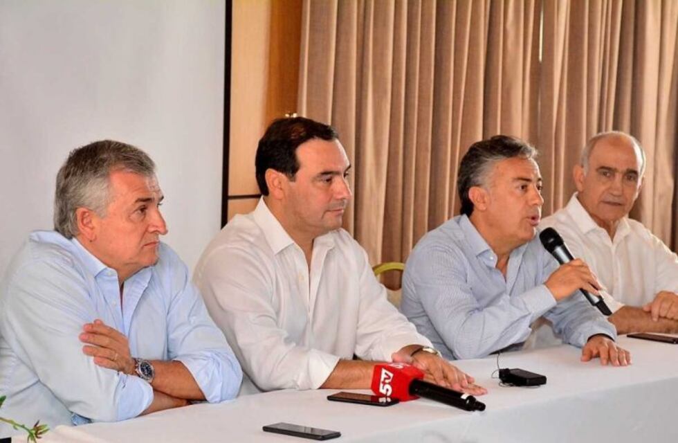 Morales, Cornejo y Valdés encabezan encuentro de referentes radicales