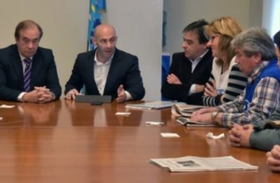 Gobierno de Chubut recibió a los gremios que reclaman el pago de haberes