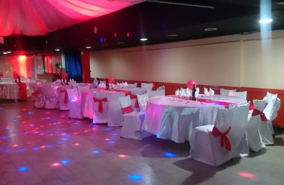 Doble sorpresa: dos quinceañeras estafadas la misma noche tendrán una fiesta gratuita