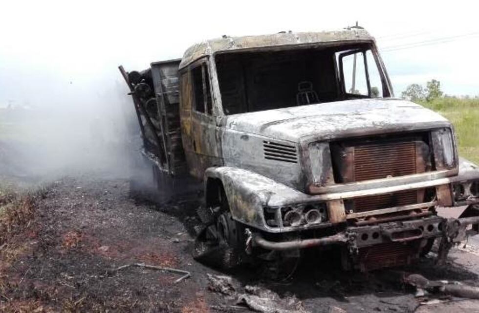 Alem: se incendió un camión en la ruta nacional 14