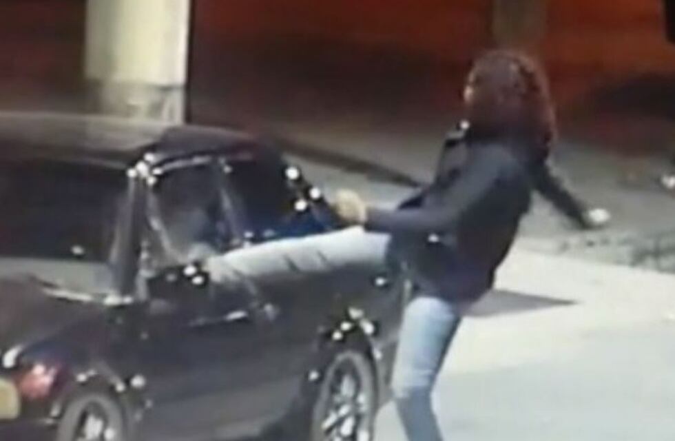 Mirá a la travesti "karateca" que rompió la ventanilla de un auto para robar