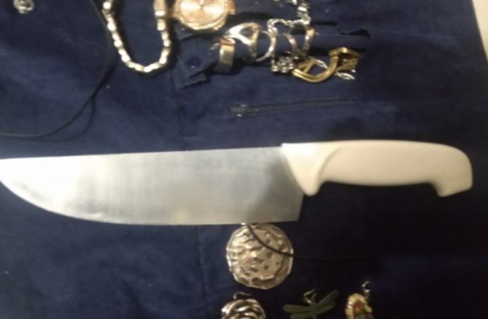 Amenazó con un cuchillo a un hombre y robo un auto: quedó aprehendido
