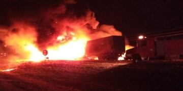 camión incendiado en mendoza