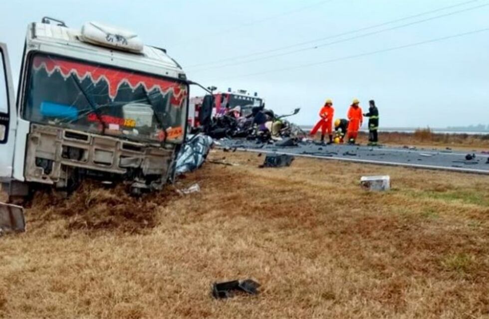 Ascienden a cinco los muertos por el choque frontal en La Carlota