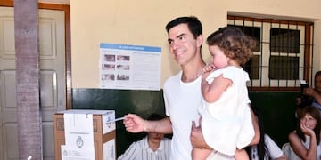 Juan Manuel Urtubey votando en Finca Las Costas, 27 de Octubre\u002E (Gentileza)