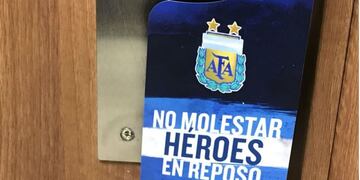 El adorno en las puertas de la concentración