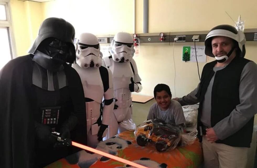 Con toda La Fuerza: fanáticos de Star Wars visitaron el Hospital de Niños con toda la fantasía