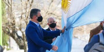 Intendente Javier Dieminger en el acto central por el Día de la Independencia en La Falda\u002E (Foto: Municipalidad de La Falda)\u002E