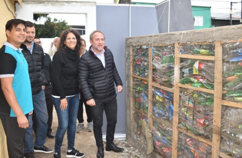Presentaron Ecomuro en el barrio Juan de Vera