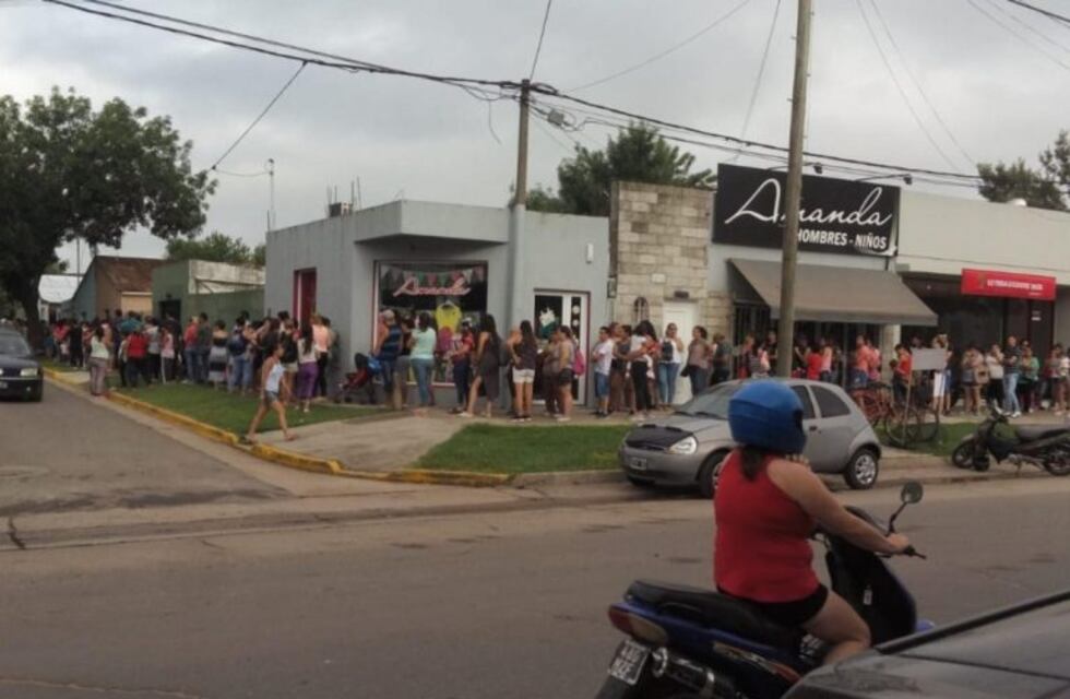 Extendieron la inscripción de viviendas por largas filas de vecinos por un número