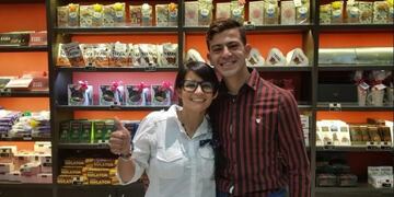 Carlos Duarte, protagonista de la historia que se volvió viral junto con Eugenia, la chica del bar que lo ayudó\u002E