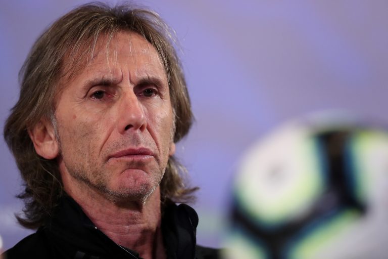 Tenso cruce de Gareca con un periodista peruano tras la goleada con Brasil