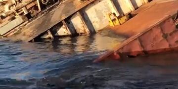 Las filtraciones causaron preocupación en los pescadores y ambientalistas\u002E (video Facebook/carlossolis
