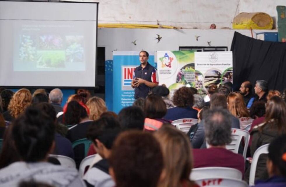 Se realizó un taller de plantas aromáticas en la Biblioteca Teresa Pérez
