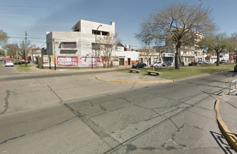 Tremendo descuido: abrió la puerta de su auto y chocó a un ciclista