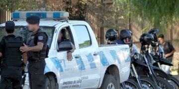 Dos jóvenes fueron capturados en Maipú luego de que robaran 40\u002E000 euros, dos armas y algunas herramientas de una distribuidora de frutas y verduras ubicada en Maipú\u002E