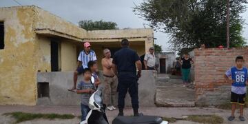 Los vecinos lograron rescatar al hombre que se había prendido fuego en el interior de su vivienda\u002E
